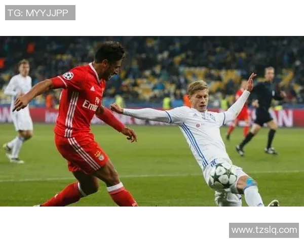 基迪纳摩与切尔西对决分析战术布局与球员表现全解析 基迪纳摩与切尔西对决分析战术布局与球员表现全解析